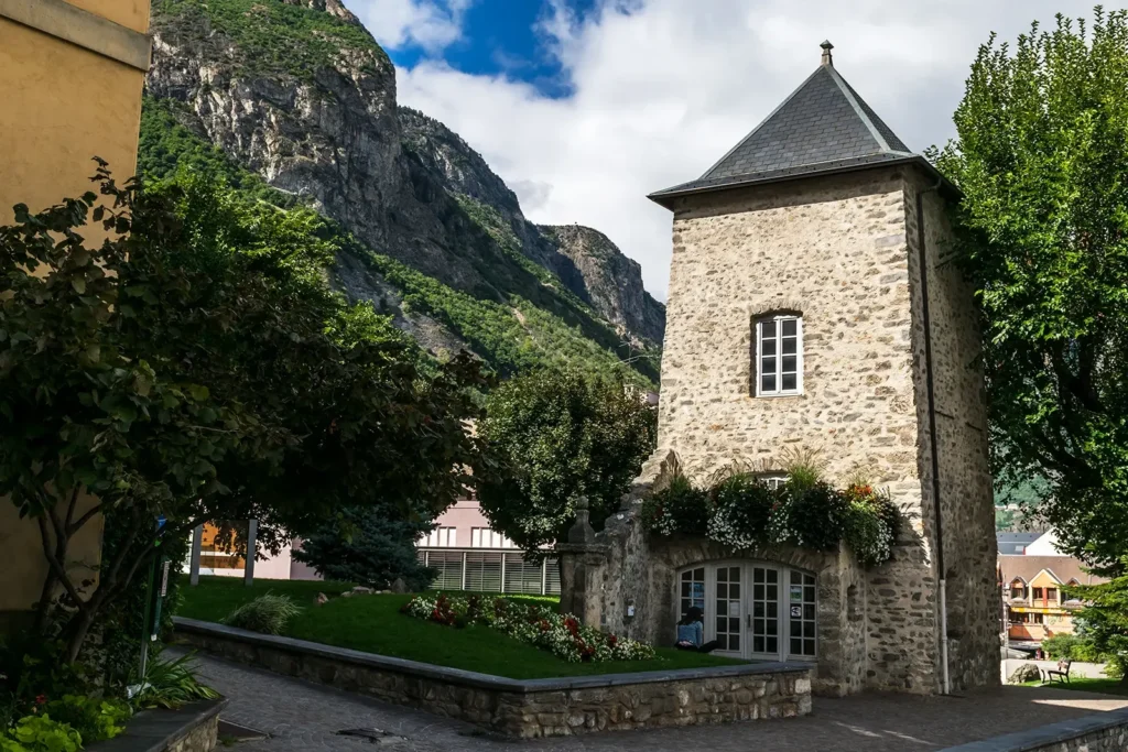Vue sur Le Grand Clocher, à Saint-Jean-de-Maurienne