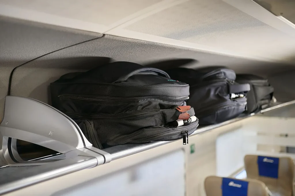 Compartiment à bagages dans un train Trenitalia