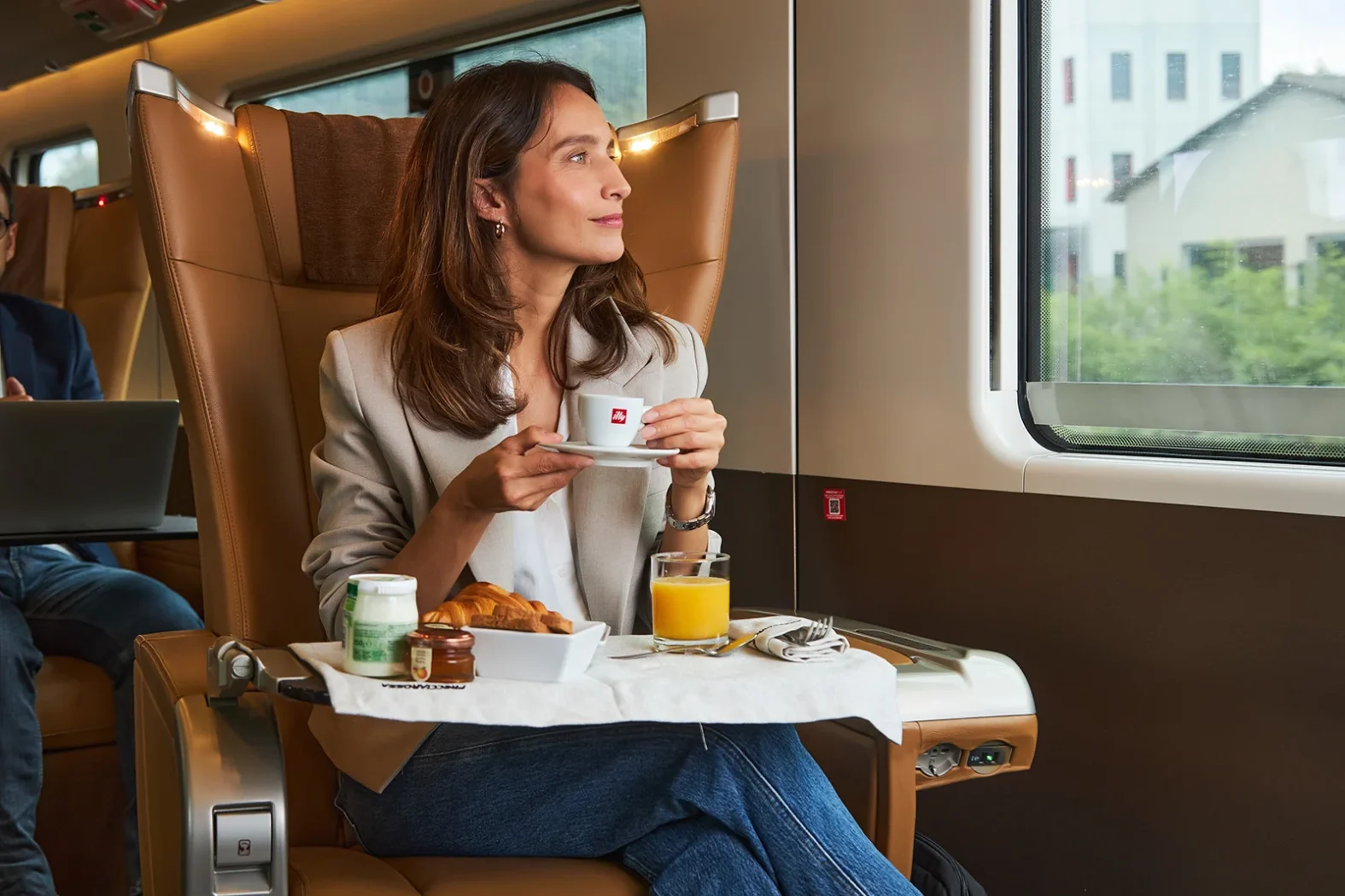 Petit-déjeuner servi en classe Executive Trenitalia