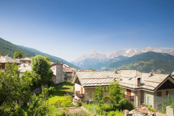 Vue sur la vallée du Val de Suse, à Oulx