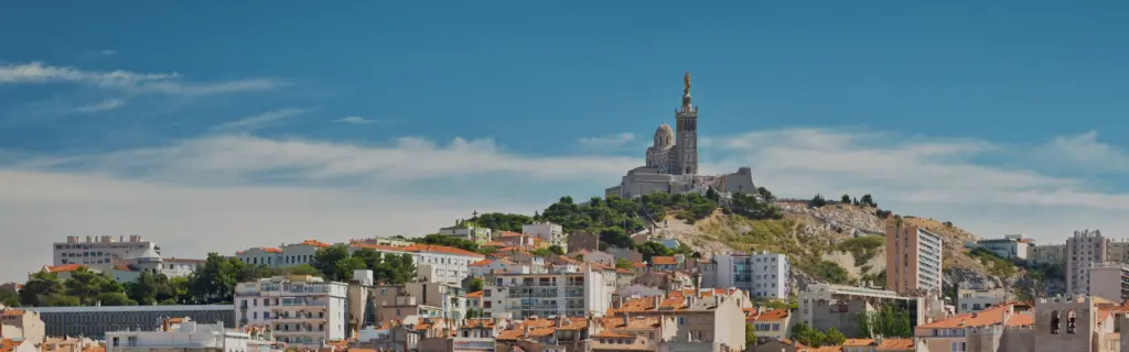 Vue de Marseille et de la basilique Notre-Dame de la Garde